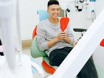Man visiting his Delta Dental dentist in Pembroke Pines